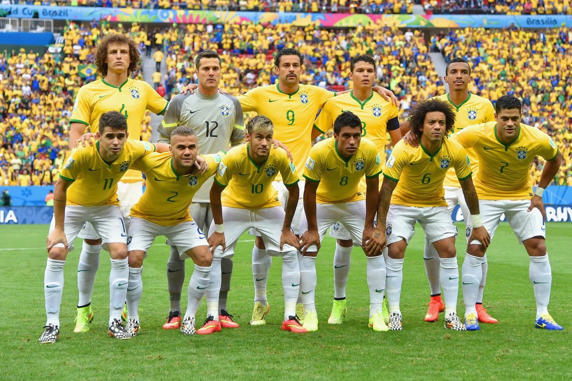 巴西杯足球直播_巴西足球几个世界杯_巴西世届杯足球彩绘人体